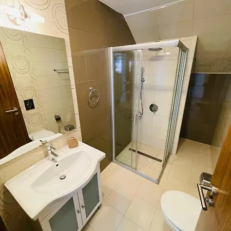 فيلة Luxury Incaraki