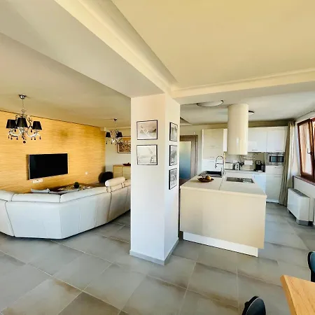 Luxury Incaraki * ساني بيتش
