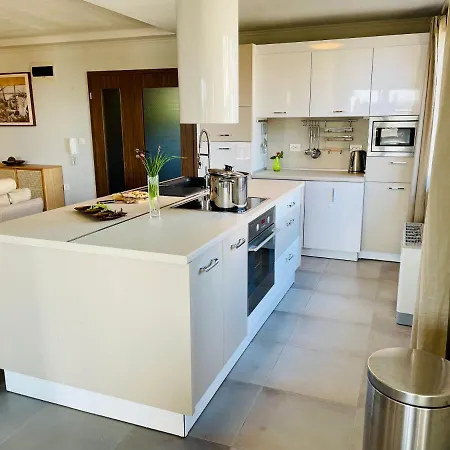 Luxury Incaraki ساني بيتش
